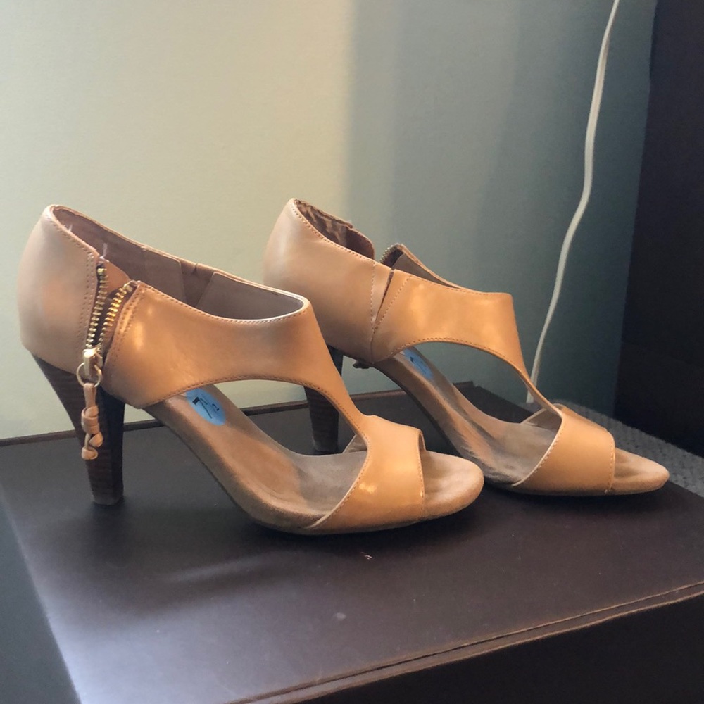 Adrienne Vittadini 7.5 nude Sandals/ pumps